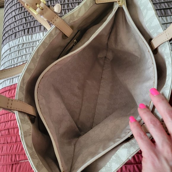 Michael Kors Handbag with Matching Wallet and Cosmetics Bag - Picture 8 of 11